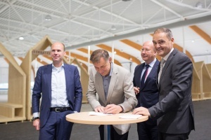 Ondertekening ESCo contract Elfstedenhal